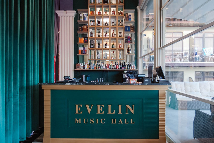 MUSIC HALL EVELIN